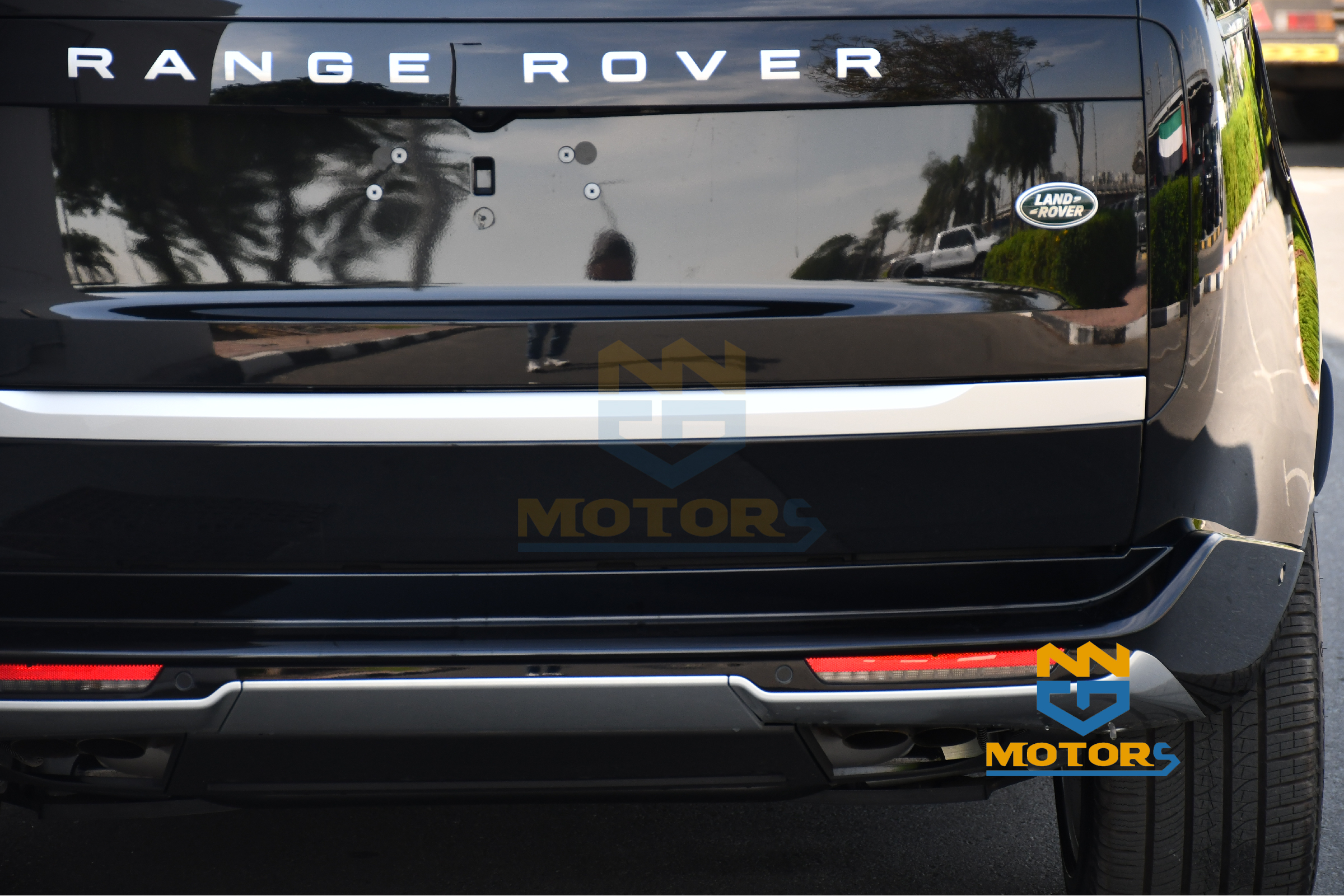 Range Rover First Edition Rear Range Rover First Edition 4.4 Liter V8-Twinturbo 2023 – GNN Motors